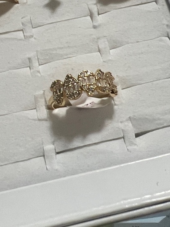 Jewelry - Elegant Gold Band Ring with Clear Stones - Women Jewelry